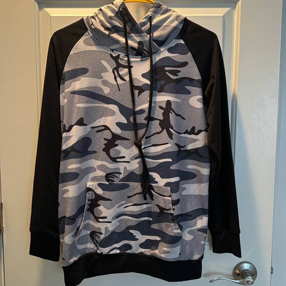 Women’s Small Camo hoodie